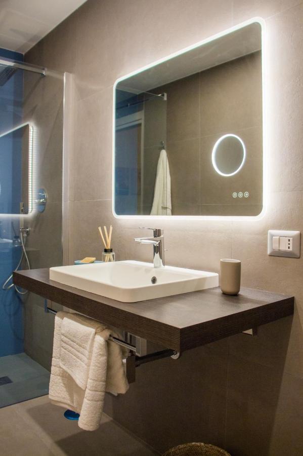 Blue Plebiscito Hotel เนเปิลส์ ภายนอก รูปภาพ